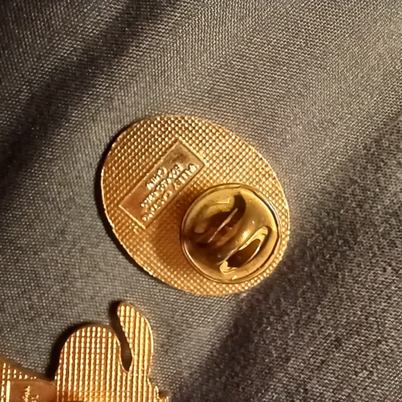 Vintage assortment of Disney pins - Picture 9 of 12